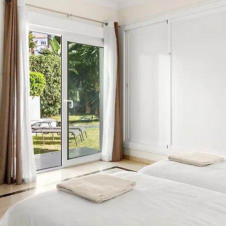 Puerto Banus Beachfront Lejlighed Marbella