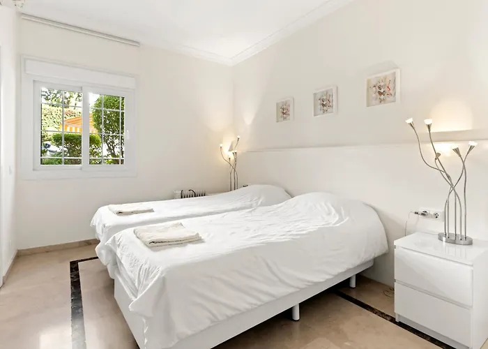 Puerto Banus Beachfront Apartment Marbella